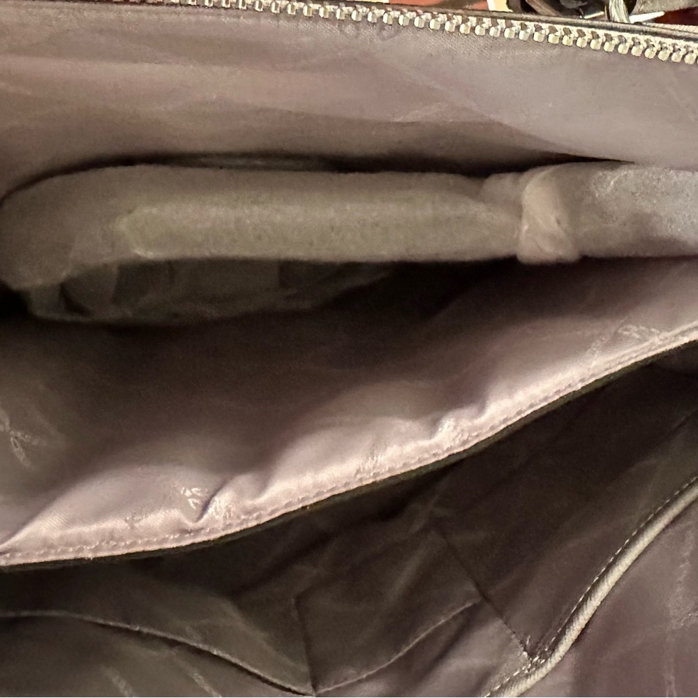 New Michael Kors cross grain light gray leather shoulder bag - Picture 4 of 11